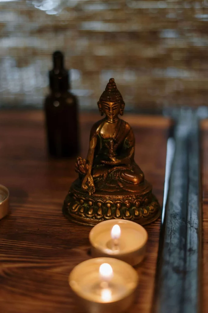 Buddha et bougie de massage